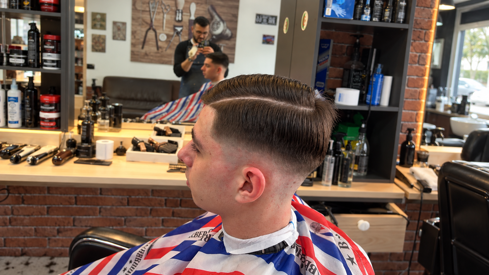 Finition de coupe homme au salon Haircut Lille