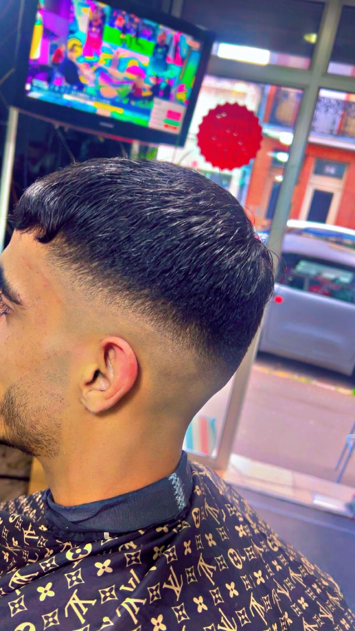 Réalisation coupe et style au salon Haircut Lille 3