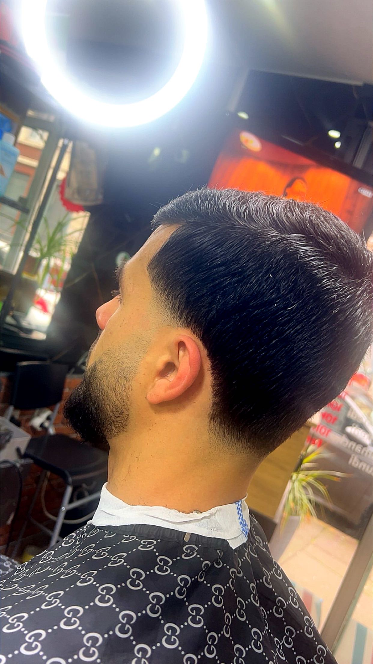 Réalisation coupe et style au salon Haircut Lille 6