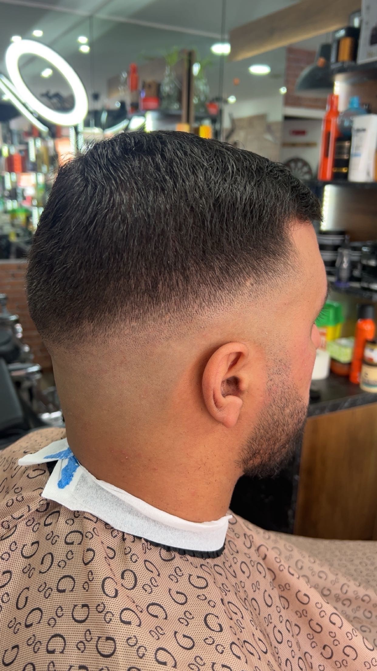 Réalisation coupe et style au salon Haircut Lille 8