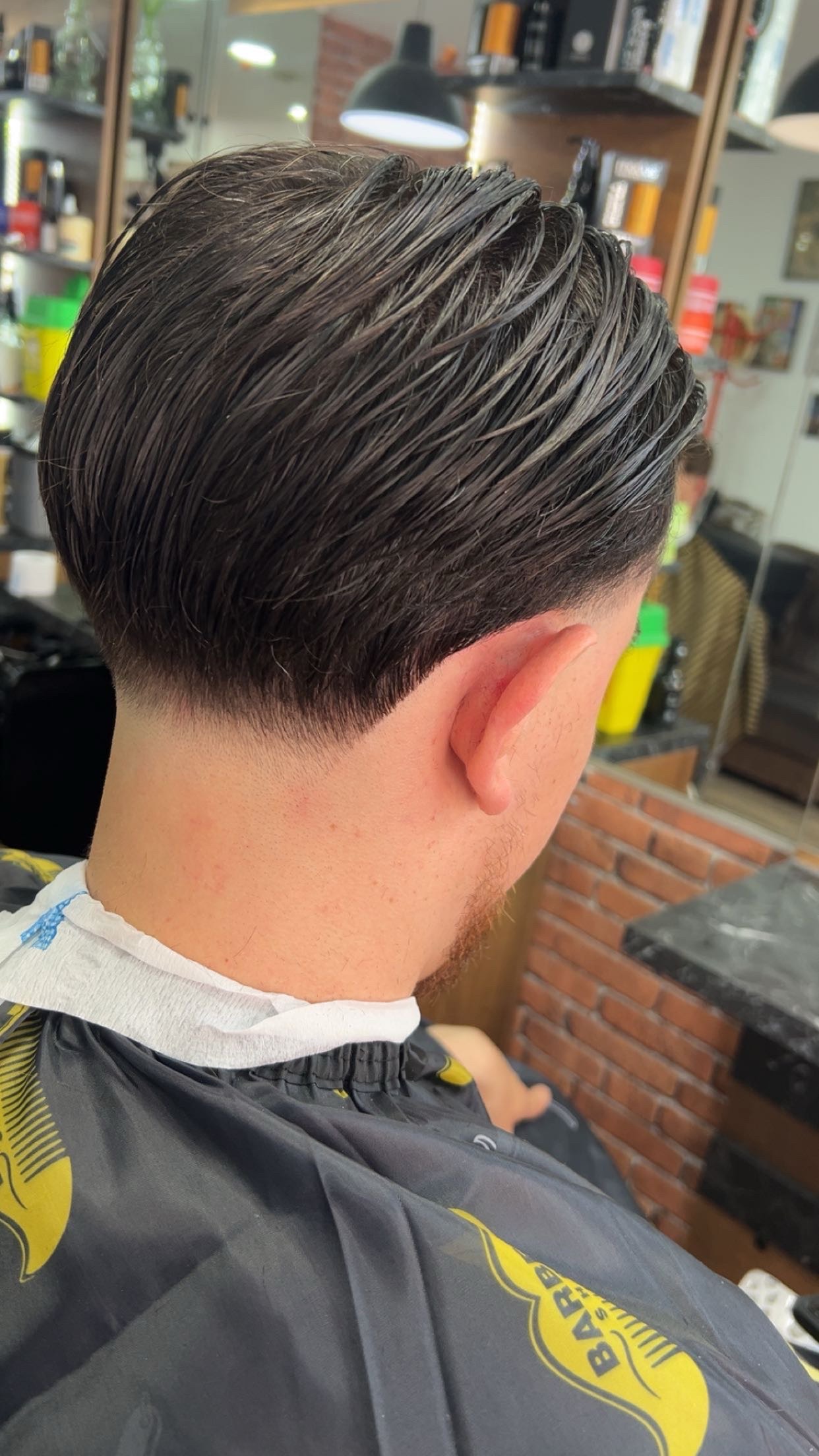 Réalisation coupe et style au salon Haircut Lille 11