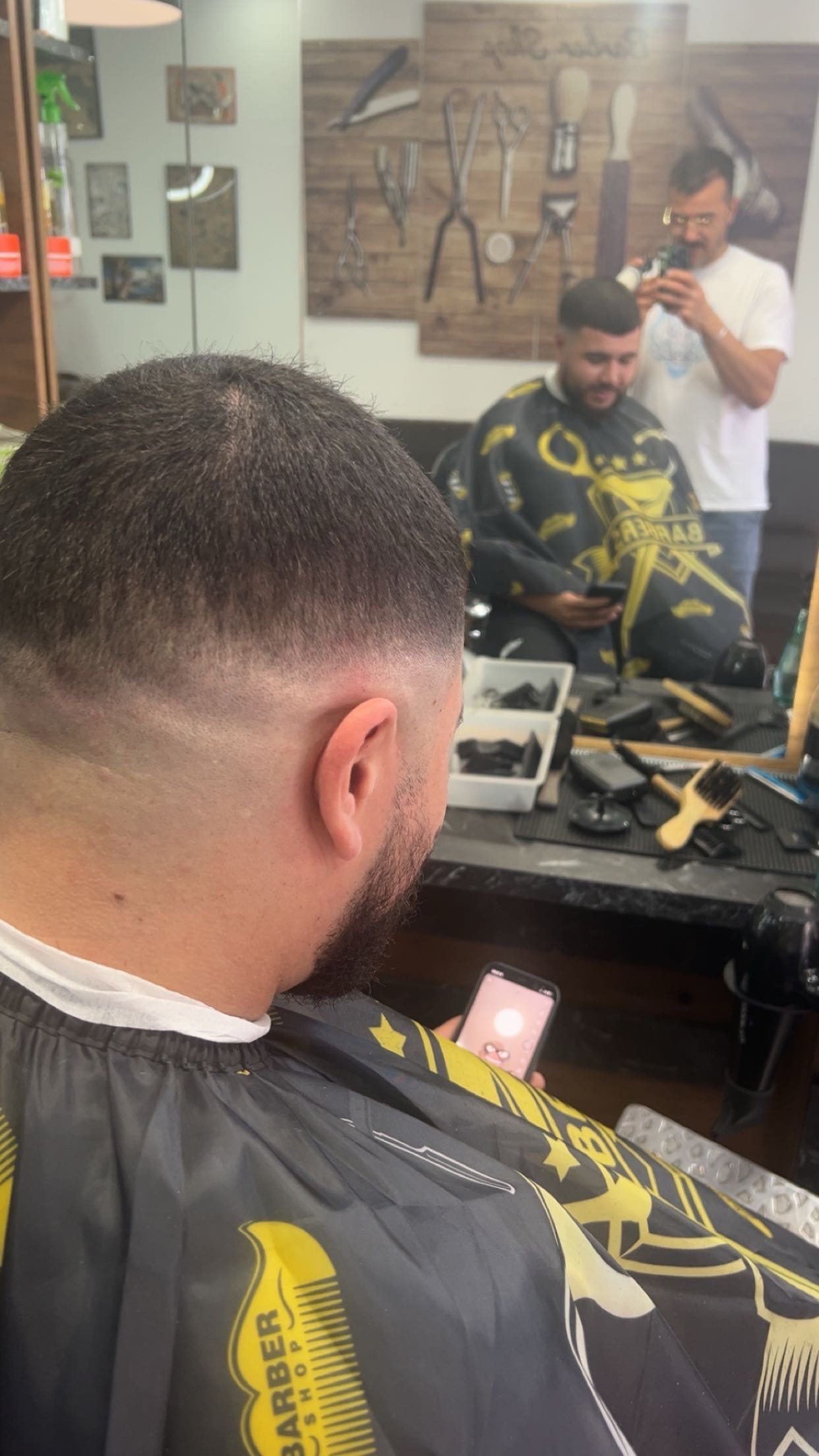 Réalisation coupe et style au salon Haircut Lille 12