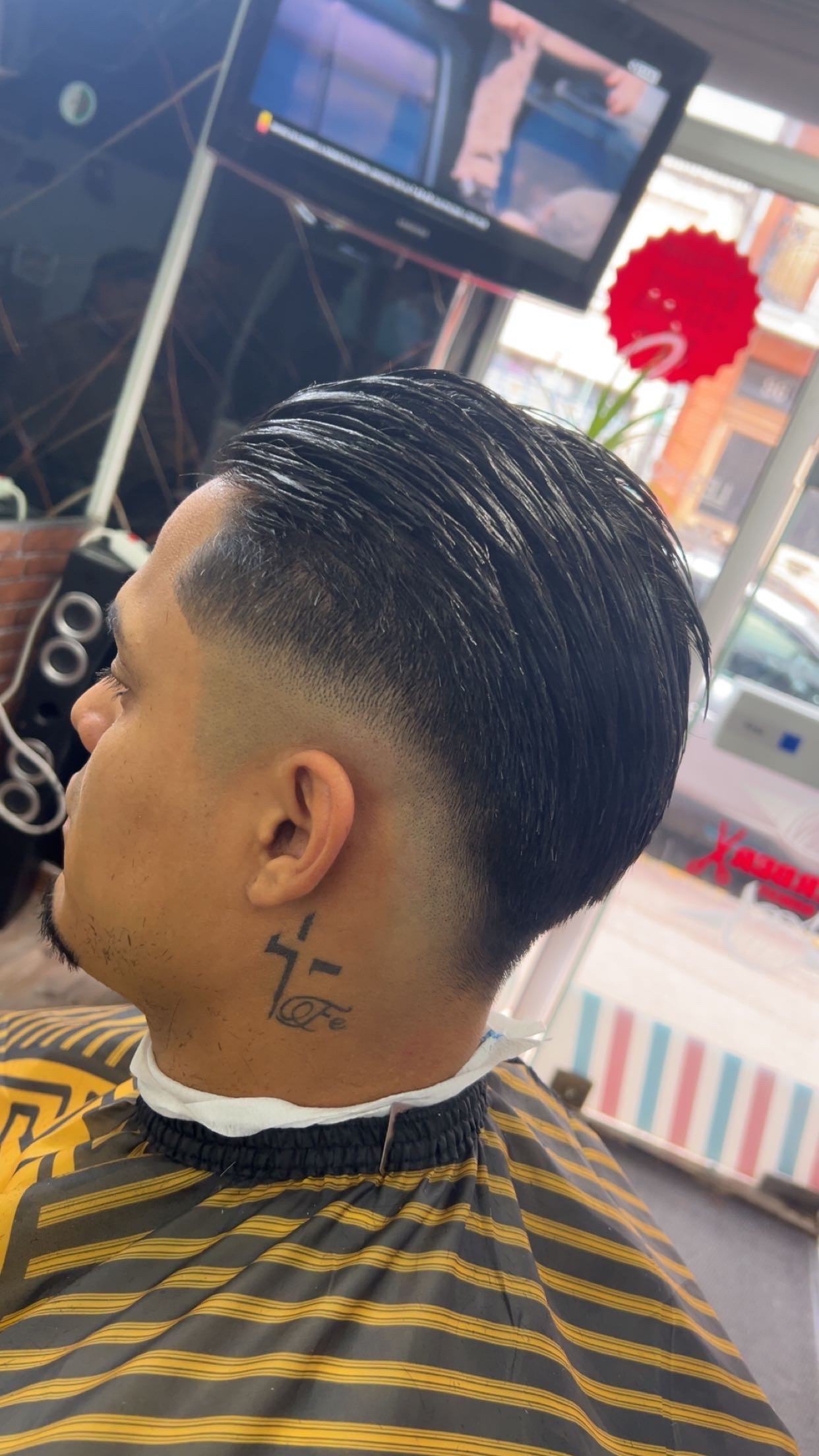 Réalisation coupe et style au salon Haircut Lille 14