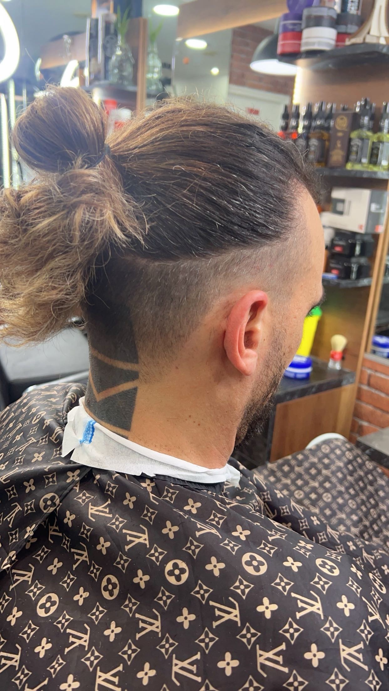 Réalisation coupe et style au salon Haircut Lille 15
