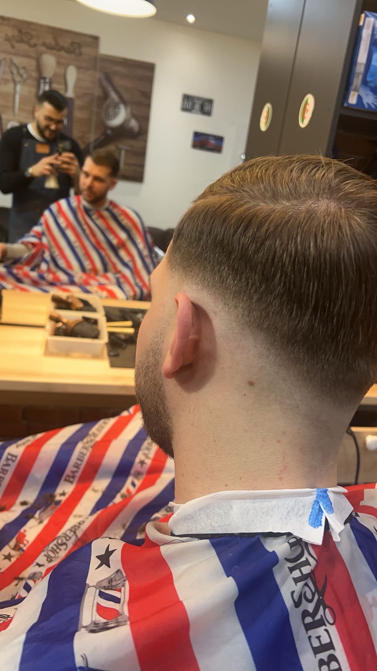 Réalisation coupe et style au salon Haircut Lille 19