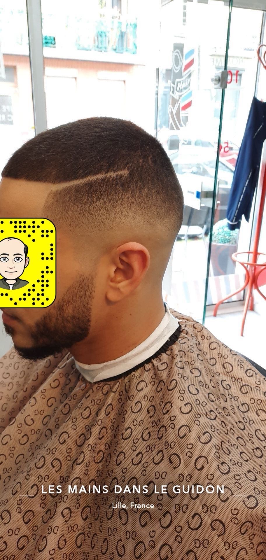 Réalisation coupe et style au salon Haircut Lille 22